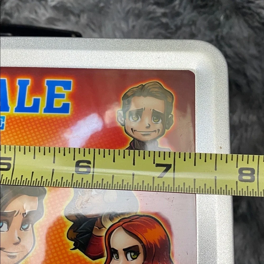 RARE Riverdale 100th Episode Cast
Crew Gift Lunch Box Lord Mesa art
Lunchbox - Picture 15 of 16